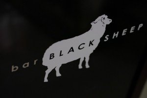 bar BLACK SHEEPの看板