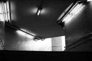 地下鉄の階段