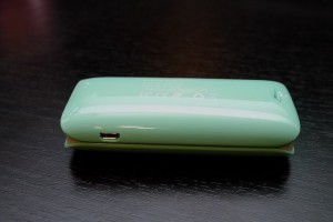 cheero Grip 5200mAhの側面と充電用micro USBポート