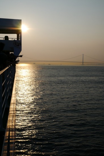名門大洋フェリーから眺める明石海峡大橋（パールブリッジ）