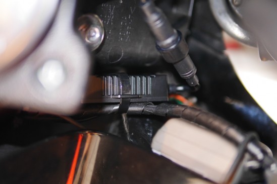 バイクのヘッドライトバルブをHIDからLEDに変更 (10)