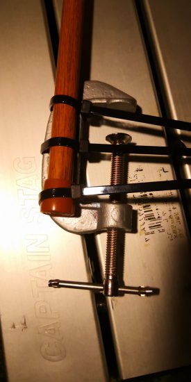 自作３００円ランタンハンガーのクランプとツッパリ棒の固定方法